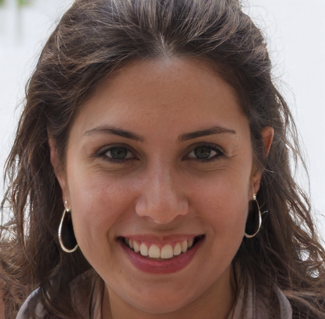 <span style="font-size:16px;">Nova Blackwood<br> CEO Chattera</span>